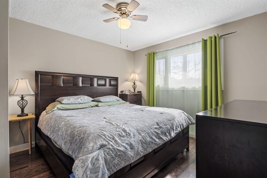 2302 Olympia Drive Se, Calgary, AB - Indoor Photo Showing Bedroom