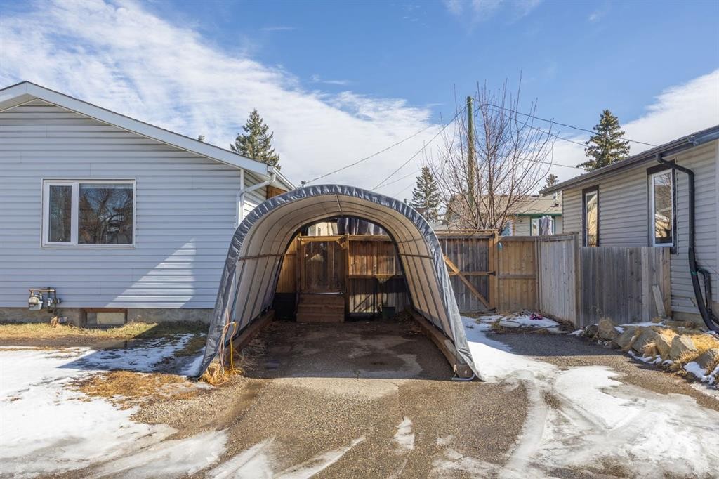 2302 Olympia Drive Se, Calgary, AB - Outdoor