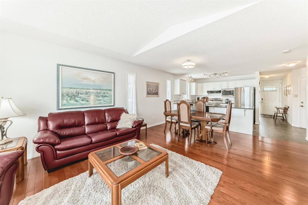 157 Hawkstone Manor Nw, Calgary, AB - Indoor Photo Showing Living Room