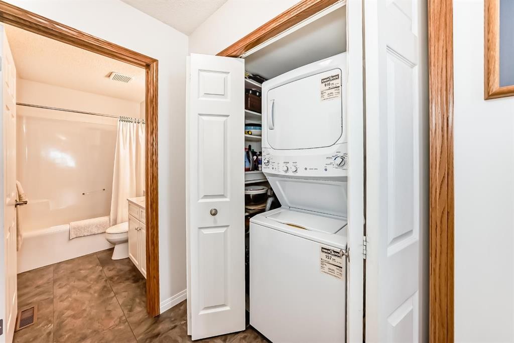 157 Hawkstone Manor Nw, Calgary, AB - Indoor Photo Showing Laundry Room