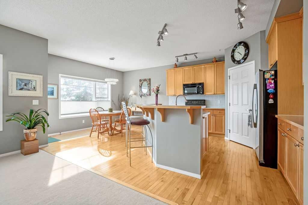86 Evergreen Common Sw, Calgary, AB - Indoor Photo Showing Kitchen
