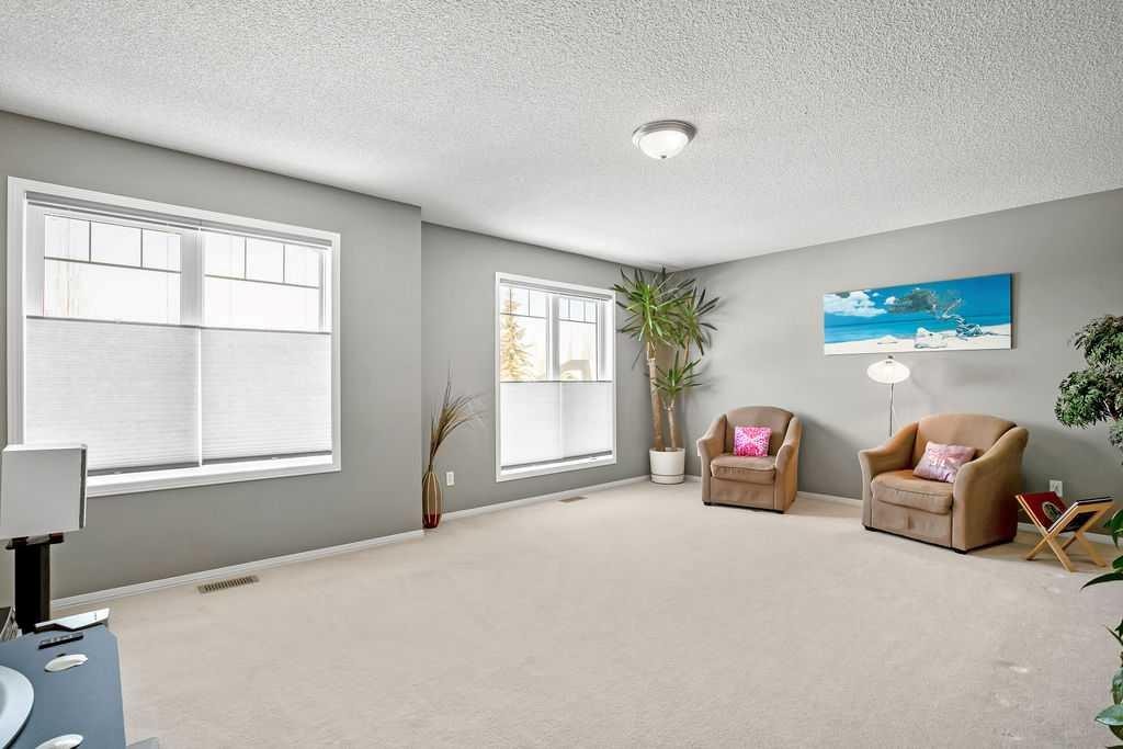 86 Evergreen Common Sw, Calgary, AB - Indoor Photo Showing Other Room