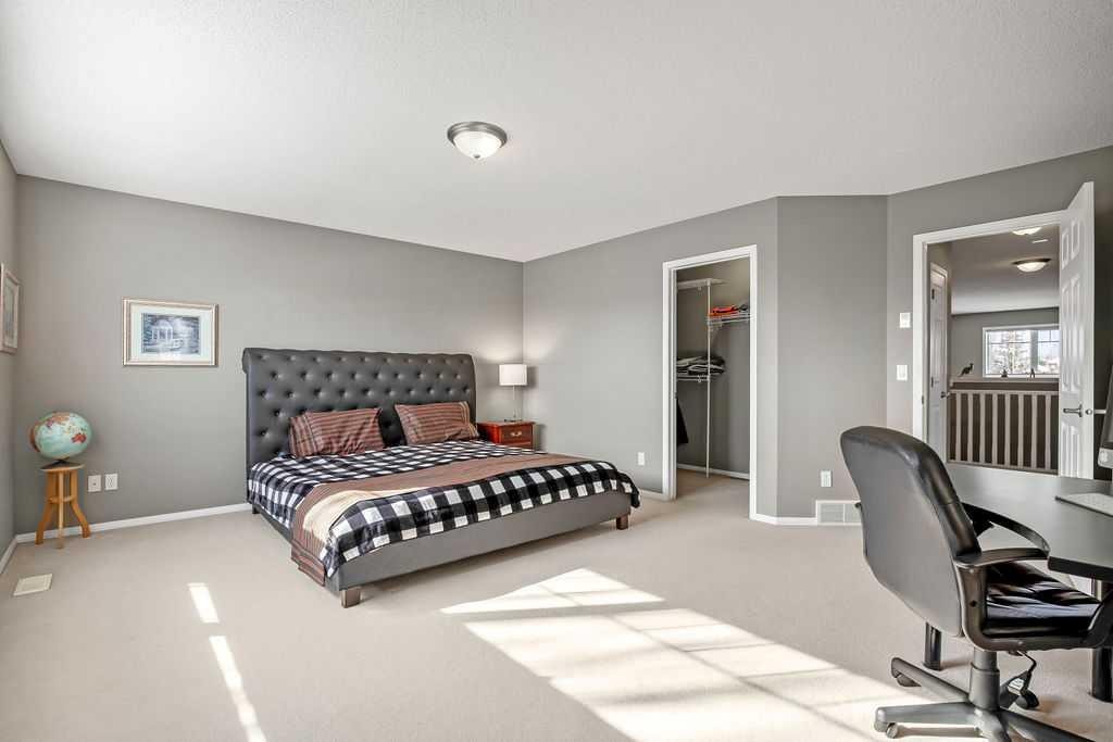 86 Evergreen Common Sw, Calgary, AB - Indoor Photo Showing Bedroom