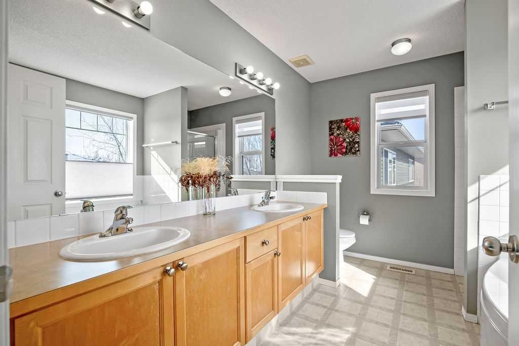 86 Evergreen Common Sw, Calgary, AB - Indoor Photo Showing Bathroom