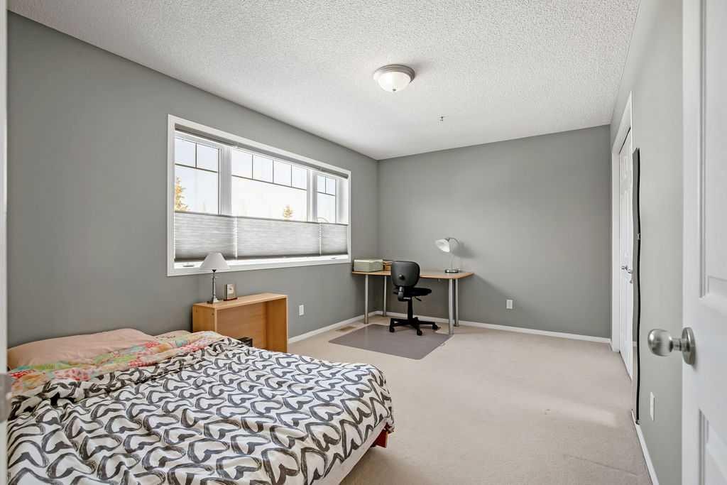 86 Evergreen Common Sw, Calgary, AB - Indoor Photo Showing Bedroom