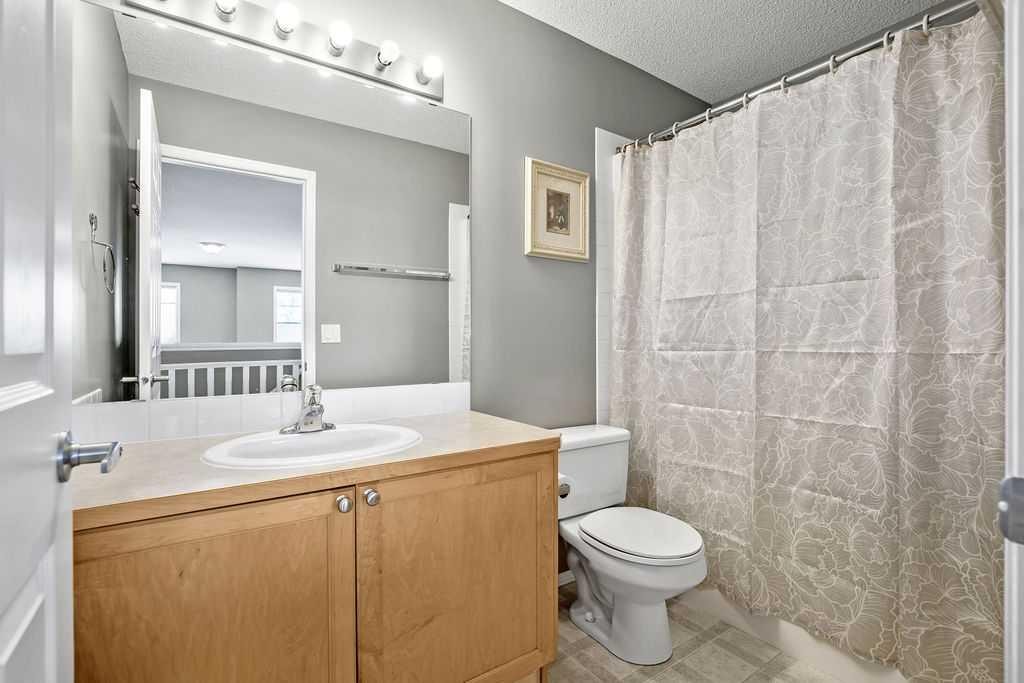 86 Evergreen Common Sw, Calgary, AB - Indoor Photo Showing Bathroom