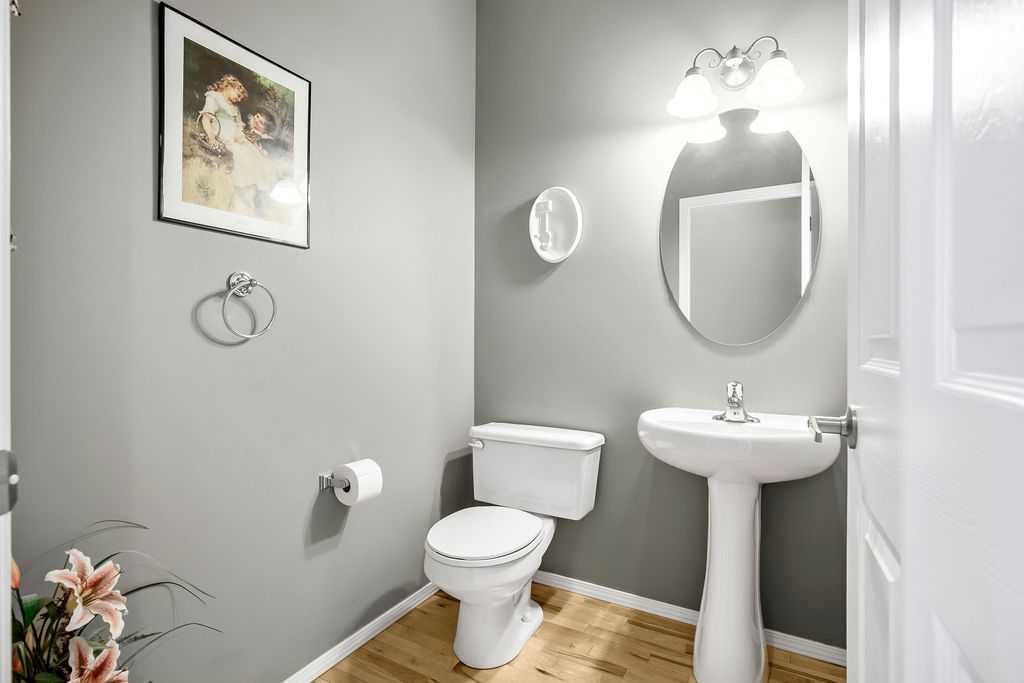 86 Evergreen Common Sw, Calgary, AB - Indoor Photo Showing Bathroom