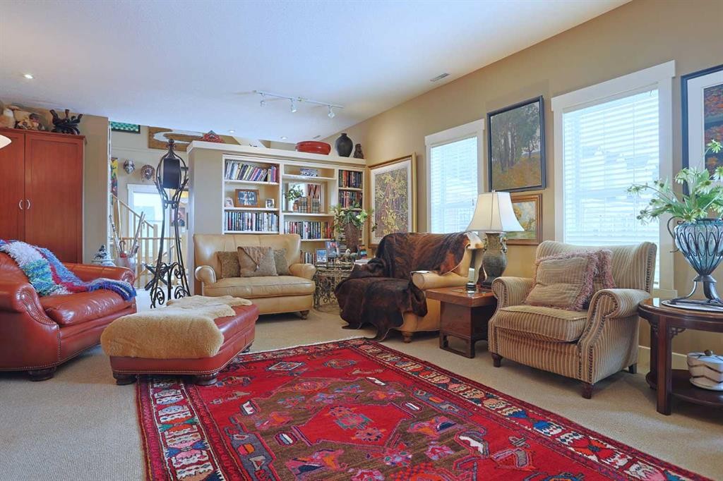 300 Garrison Square Sw, Calgary, AB - Indoor Photo Showing Living Room