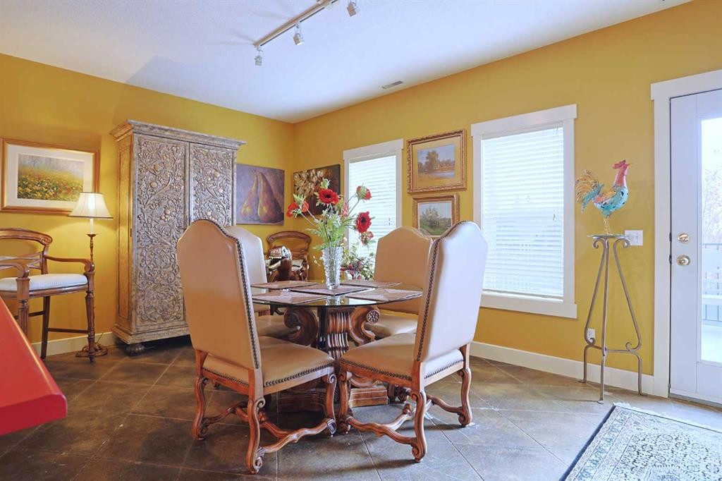 300 Garrison Square Sw, Calgary, AB - Indoor Photo Showing Dining Room