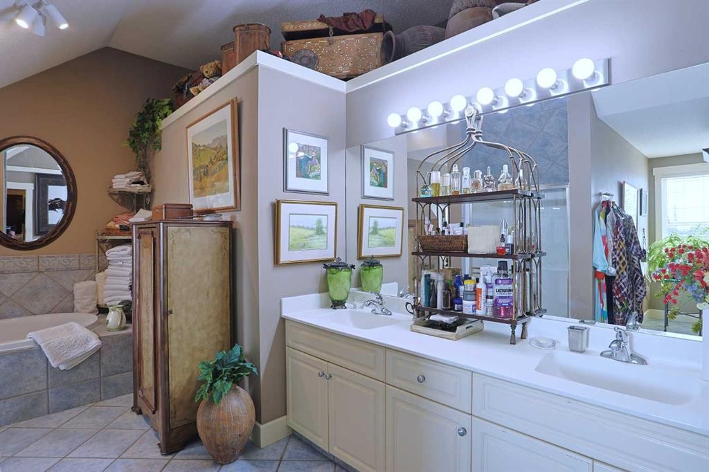 300 Garrison Square Sw, Calgary, AB - Indoor Photo Showing Bathroom