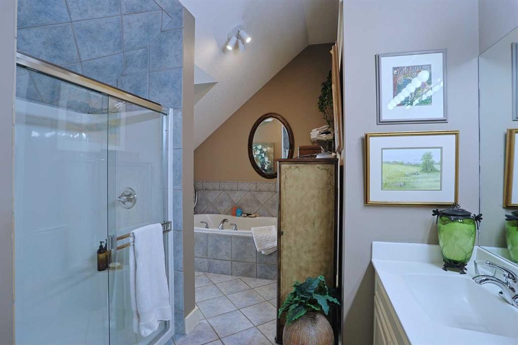 300 Garrison Square Sw, Calgary, AB - Indoor Photo Showing Bathroom