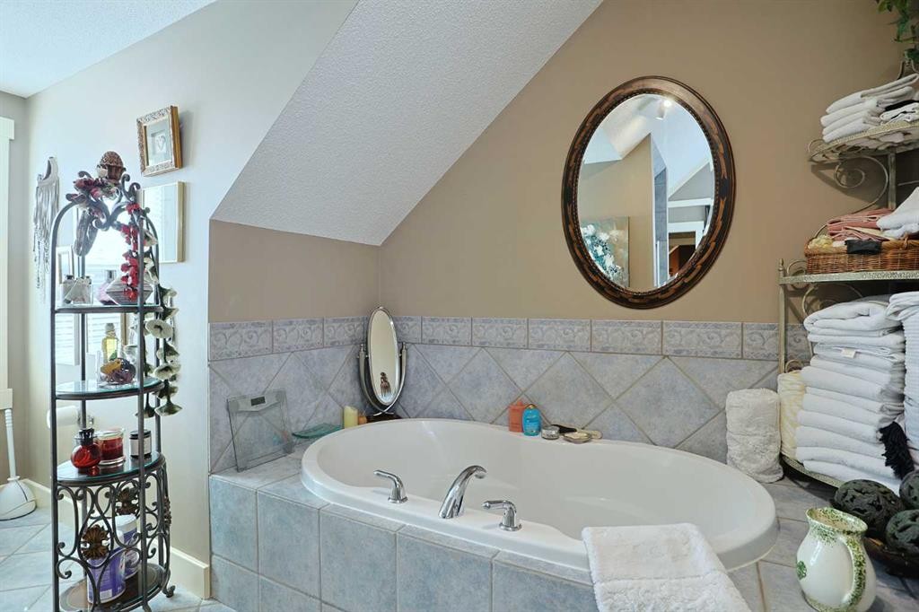 300 Garrison Square Sw, Calgary, AB - Indoor Photo Showing Bathroom