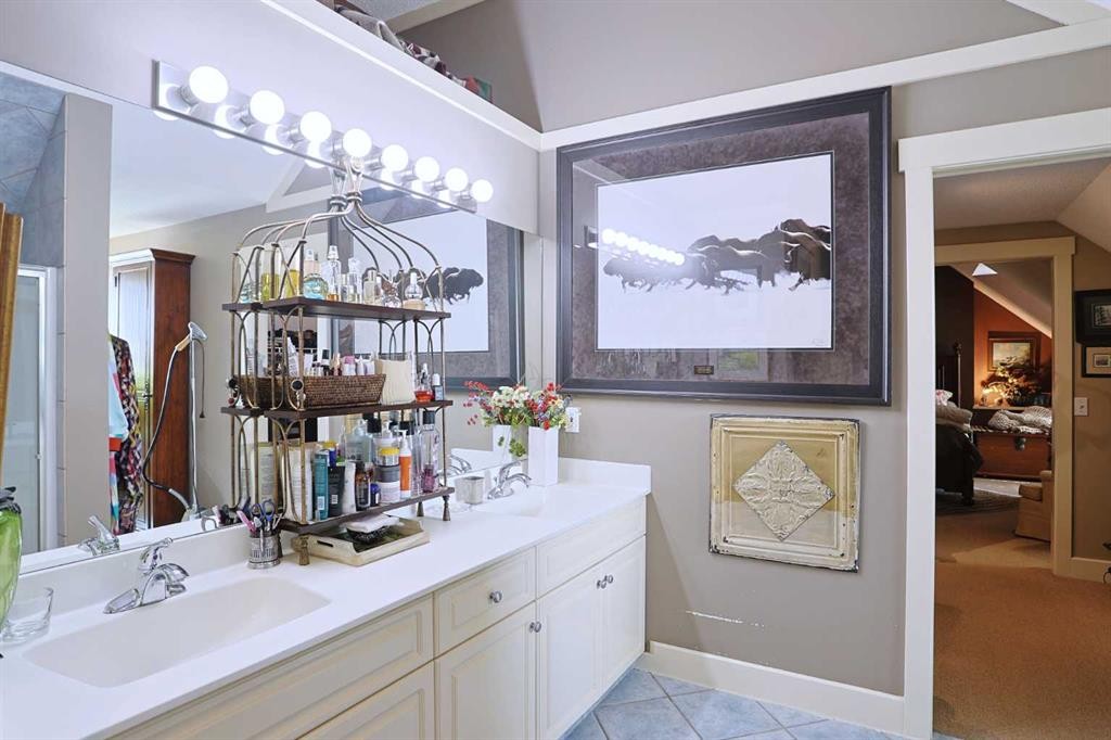 300 Garrison Square Sw, Calgary, AB - Indoor Photo Showing Bathroom