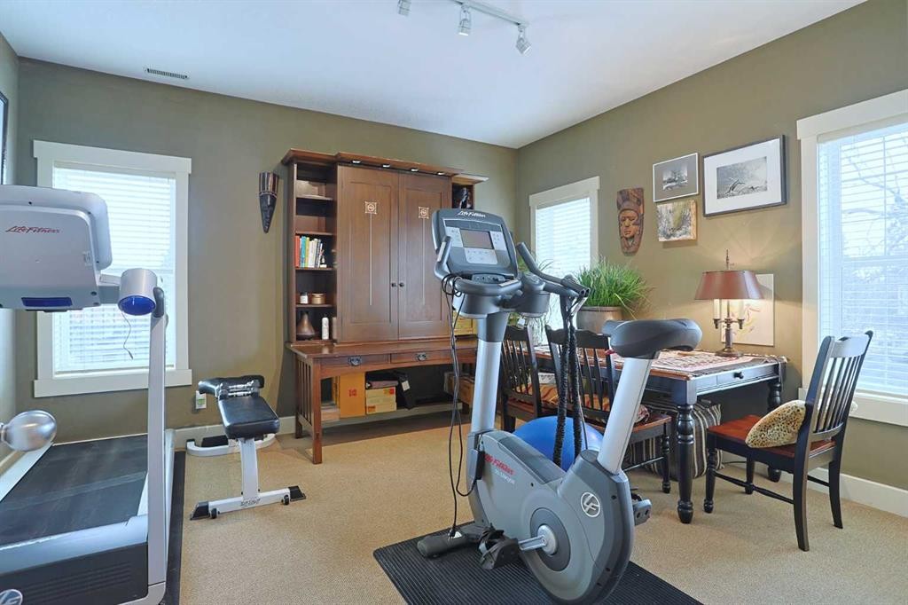 300 Garrison Square Sw, Calgary, AB - Indoor Photo Showing Gym Room