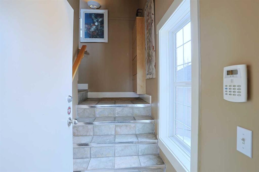 300 Garrison Square Sw, Calgary, AB - Indoor Photo Showing Other Room