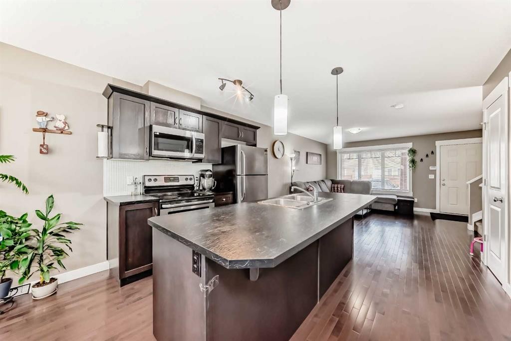176 Cascades Passage, Chestermere, AB - Indoor Photo Showing Kitchen With Stainless Steel Kitchen With Upgraded Kitchen