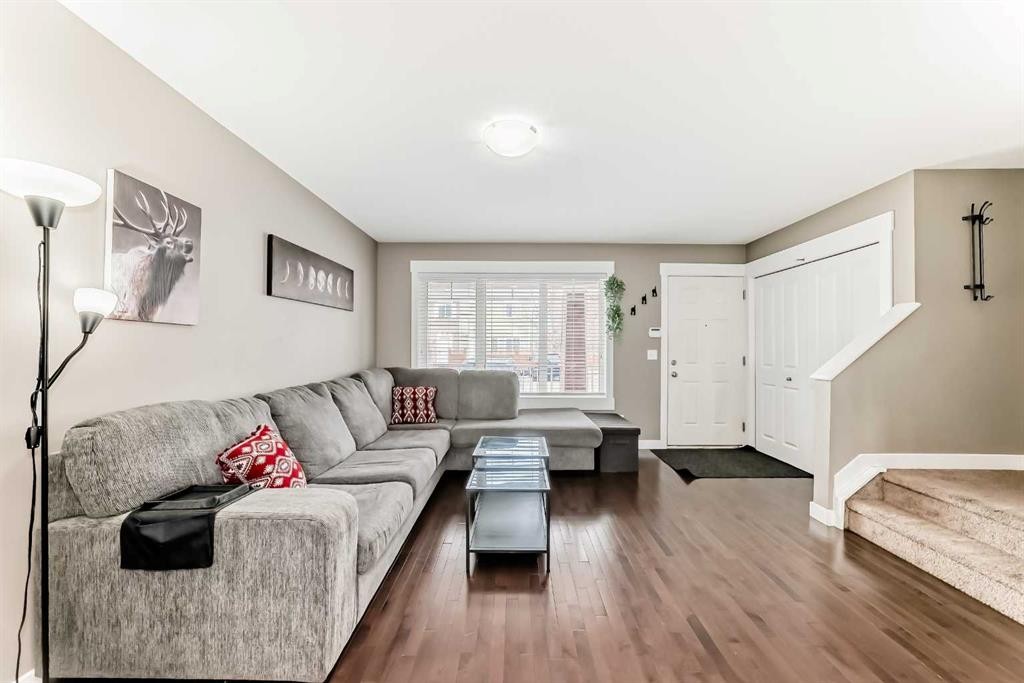176 Cascades Passage, Chestermere, AB - Indoor Photo Showing Living Room