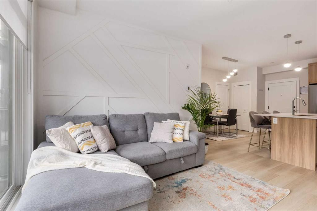 3205-200 Seton Circle Se, Calgary, AB - Indoor Photo Showing Living Room