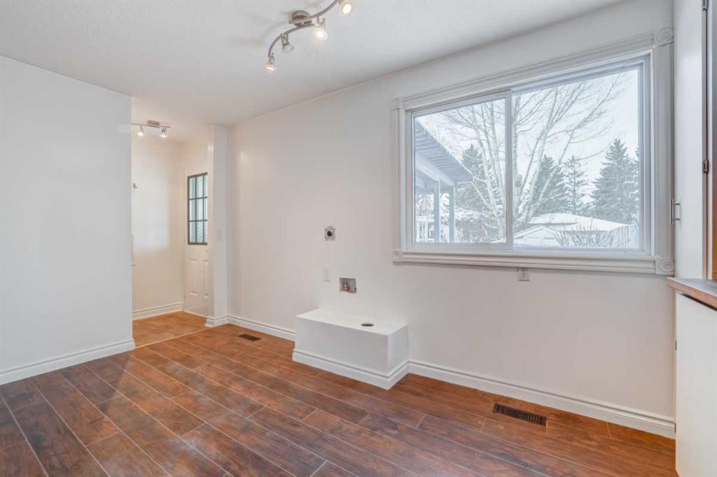 3131 Dover Crescent Se, Calgary, AB - Indoor Photo Showing Other Room