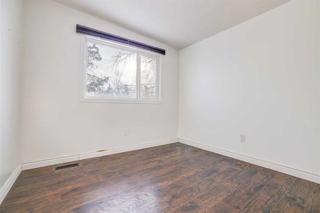 3131 Dover Crescent Se, Calgary, AB - Indoor Photo Showing Other Room