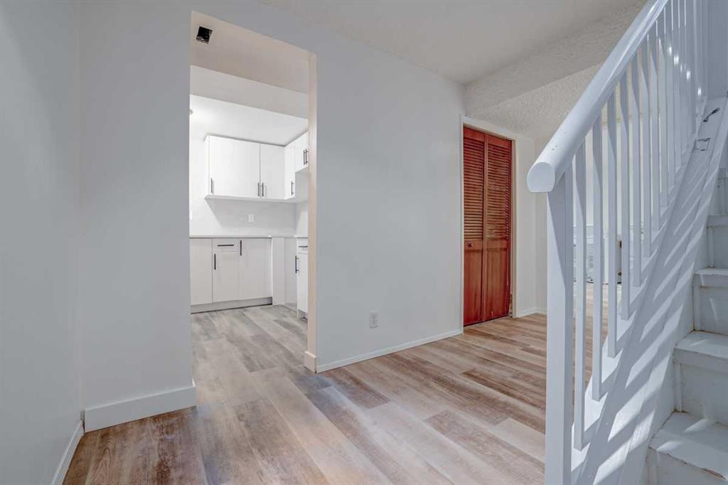 3131 Dover Crescent Se, Calgary, AB - Indoor Photo Showing Other Room