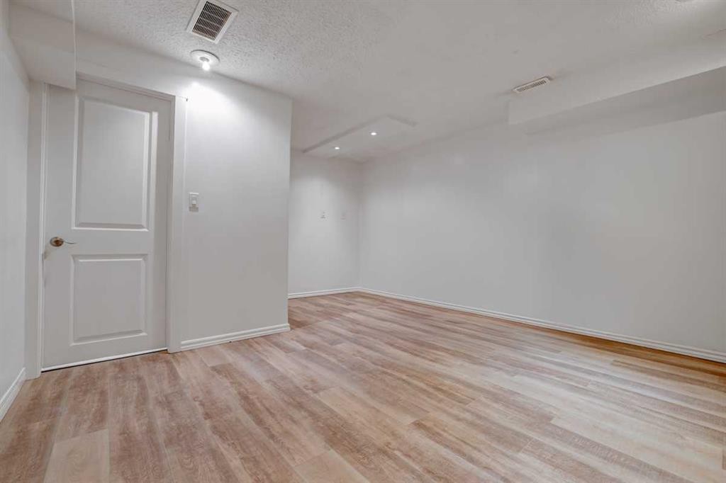 3131 Dover Crescent Se, Calgary, AB - Indoor Photo Showing Other Room