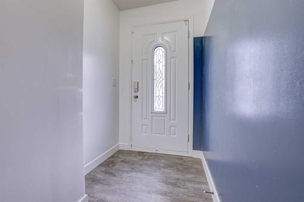 3131 Dover Crescent Se, Calgary, AB - Indoor Photo Showing Other Room