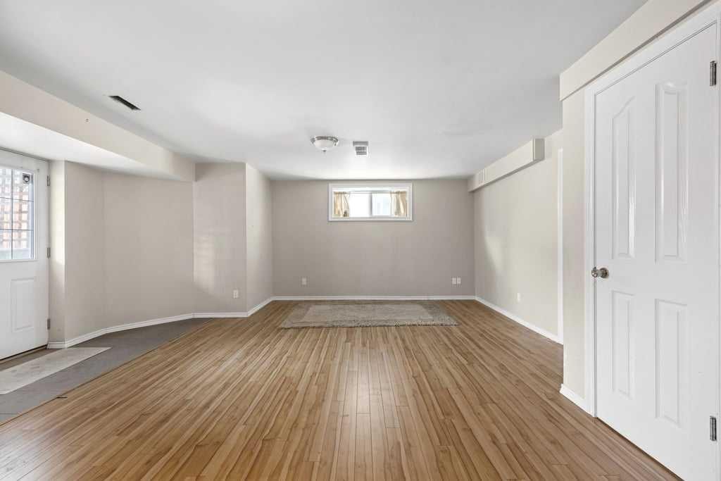 19 Sienna Park Crescent Sw, Calgary, AB - Indoor Photo Showing Other Room