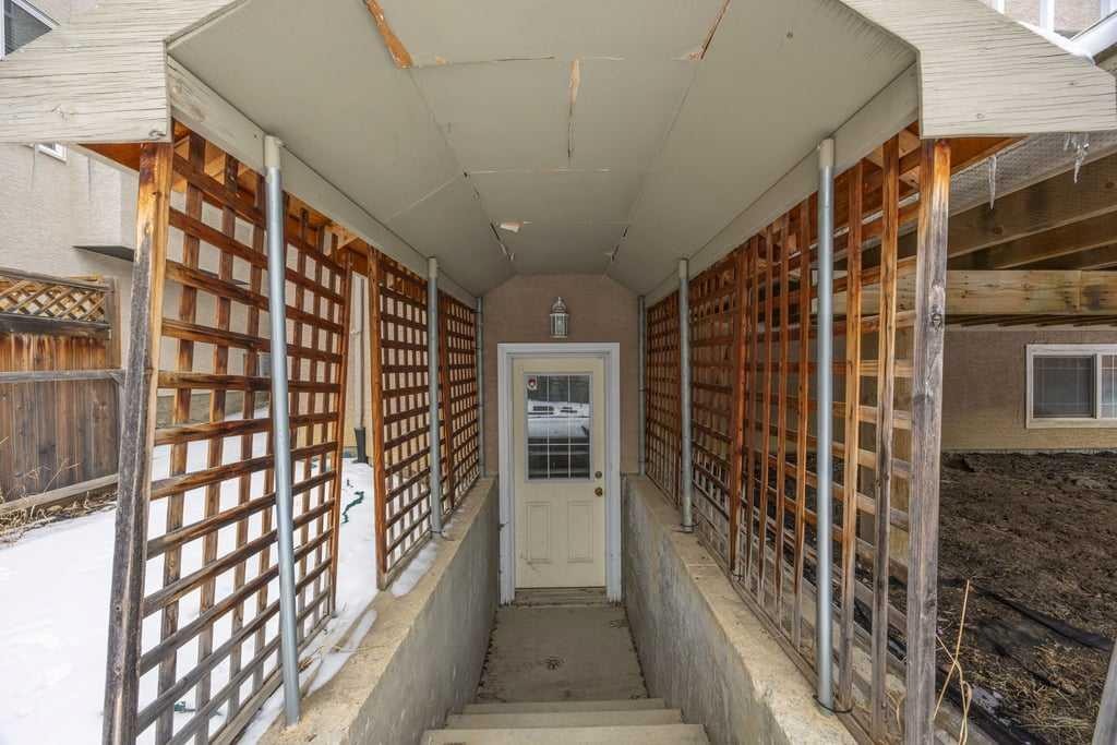 19 Sienna Park Crescent Sw, Calgary, AB - Indoor Photo Showing Other Room