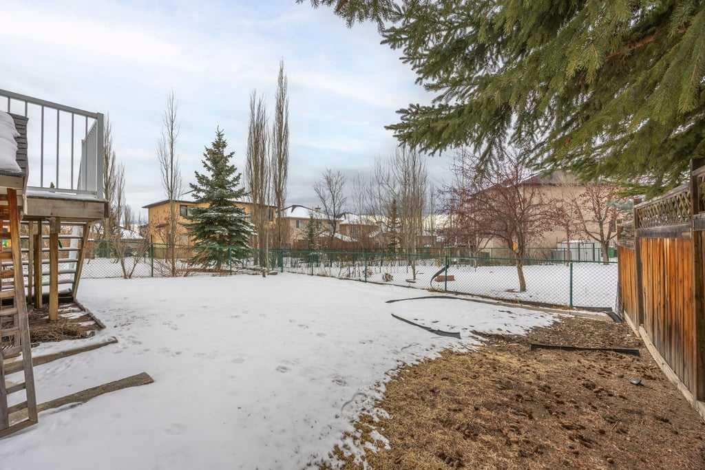 19 Sienna Park Crescent Sw, Calgary, AB - Outdoor