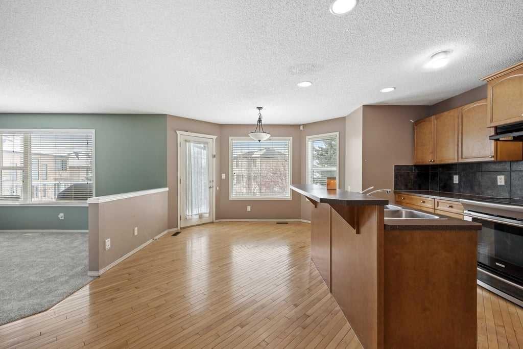 19 Sienna Park Crescent Sw, Calgary, AB - Indoor Photo Showing Kitchen
