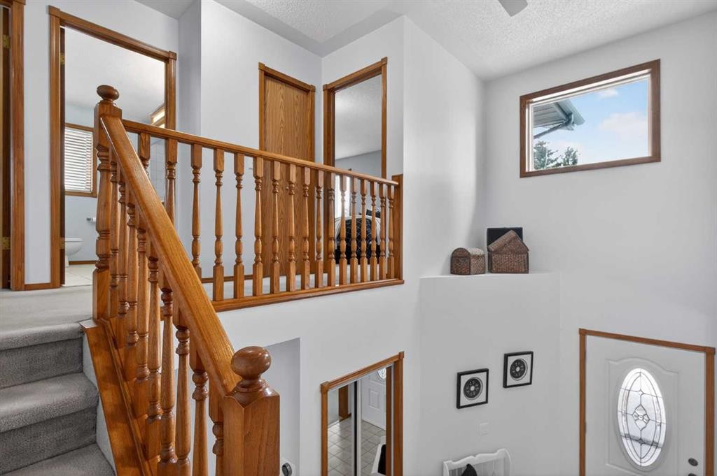 677 Hawkwood Boulevard Nw, Calgary, AB - Indoor Photo Showing Other Room