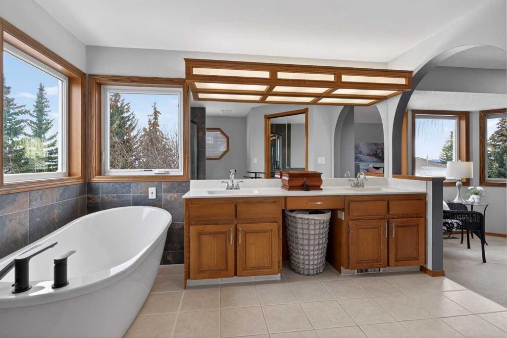 677 Hawkwood Boulevard Nw, Calgary, AB - Indoor Photo Showing Bathroom
