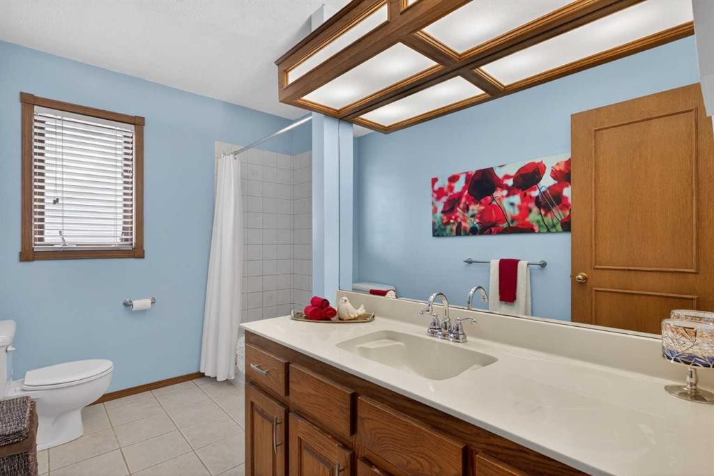 677 Hawkwood Boulevard Nw, Calgary, AB - Indoor Photo Showing Bathroom