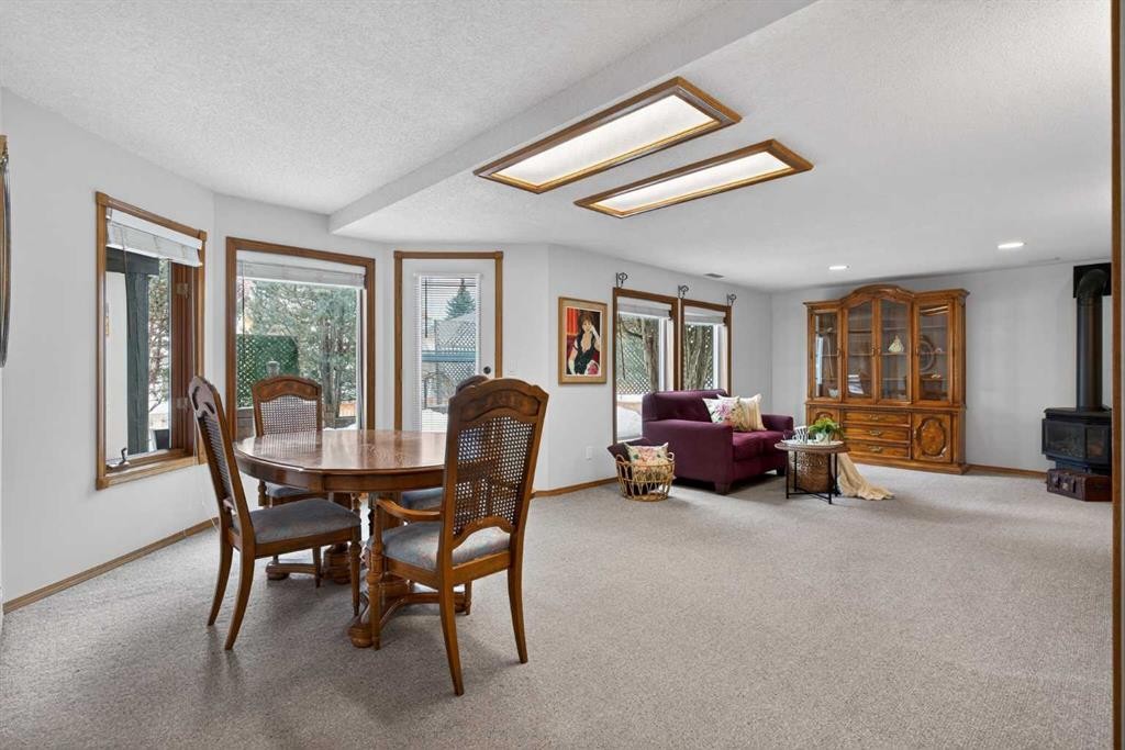 677 Hawkwood Boulevard Nw, Calgary, AB - Indoor