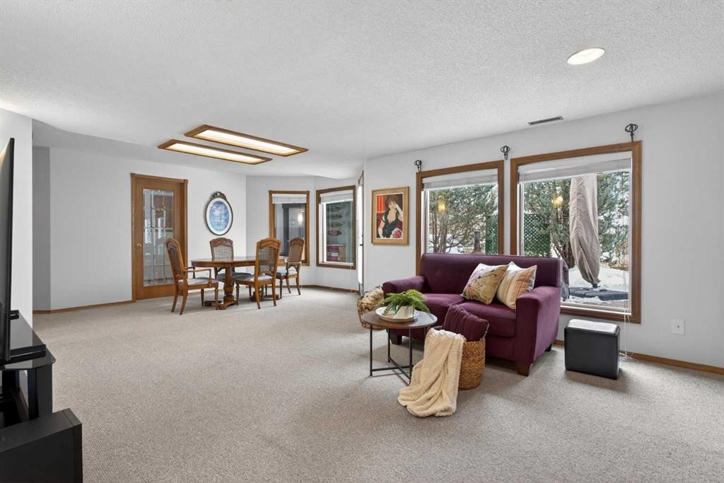 677 Hawkwood Boulevard Nw, Calgary, AB - Indoor Photo Showing Living Room