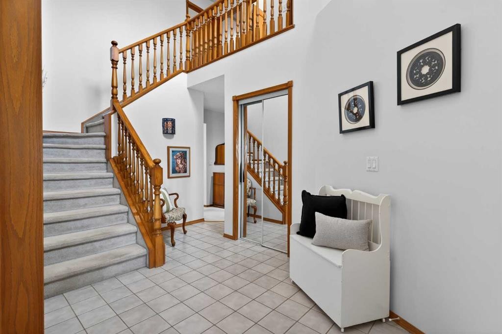 677 Hawkwood Boulevard Nw, Calgary, AB - Indoor Photo Showing Other Room