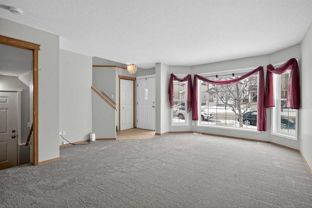 317 Martindale Drive Ne, Calgary, AB - Indoor Photo Showing Other Room
