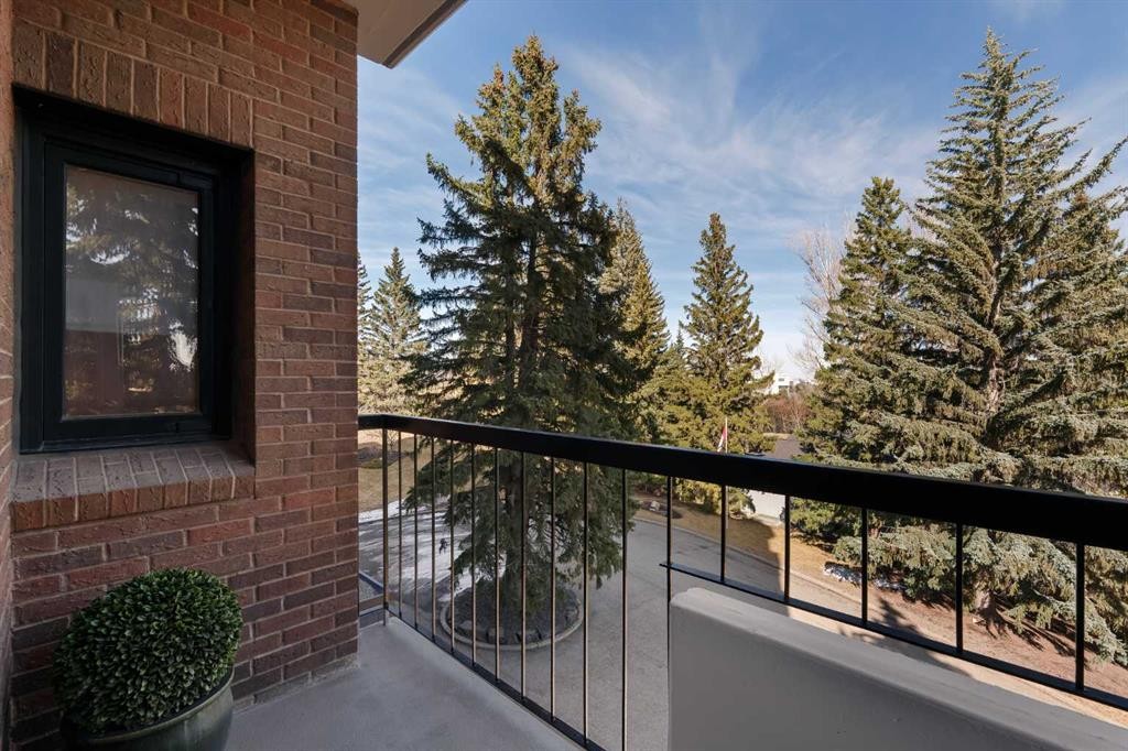 3S-222 Eagle Ridge Drive Sw, Calgary, AB - Outdoor With Balcony