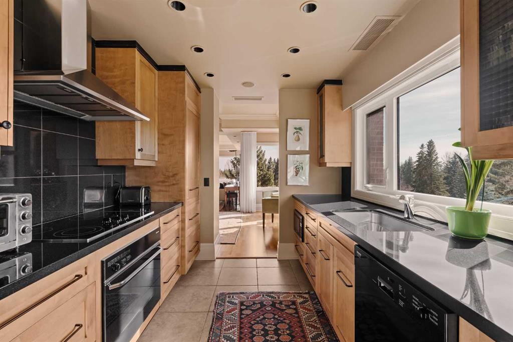 3S-222 Eagle Ridge Drive Sw, Calgary, AB - Indoor Photo Showing Kitchen With Upgraded Kitchen