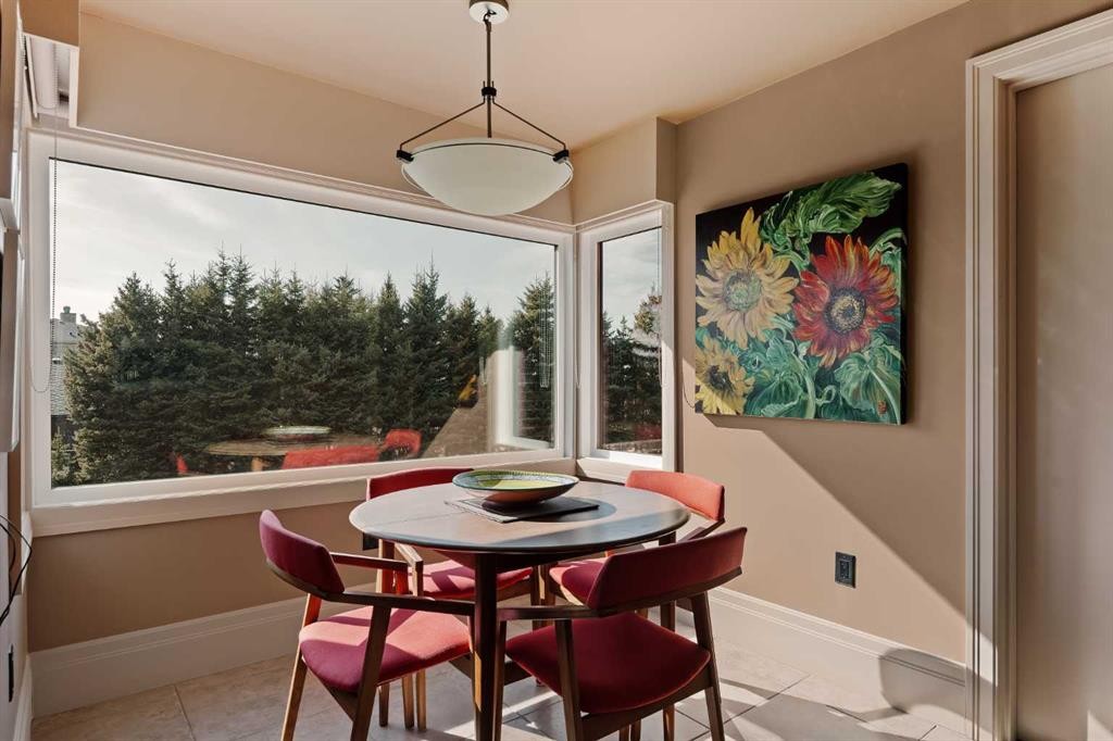 3S-222 Eagle Ridge Drive Sw, Calgary, AB - Indoor Photo Showing Dining Room