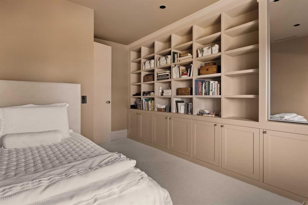 3S-222 Eagle Ridge Drive Sw, Calgary, AB - Indoor Photo Showing Bedroom