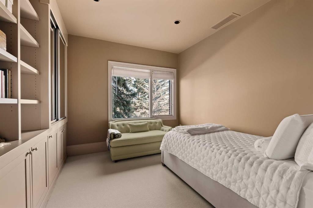 3S-222 Eagle Ridge Drive Sw, Calgary, AB - Indoor Photo Showing Bedroom