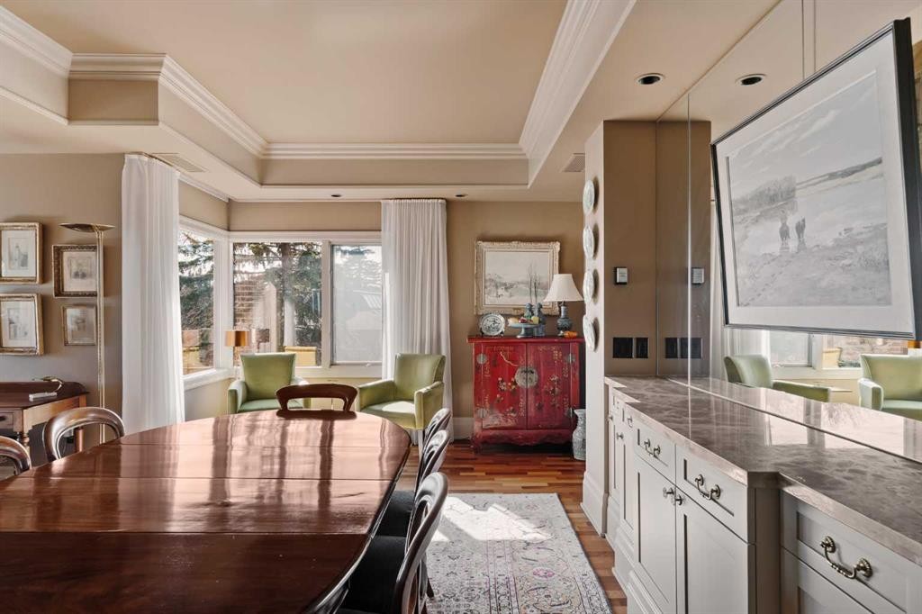 3S-222 Eagle Ridge Drive Sw, Calgary, AB - Indoor Photo Showing Dining Room