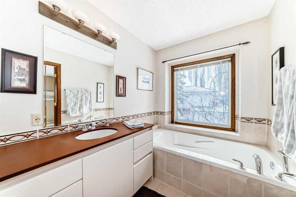 204 Edcath Place Nw, Calgary, AB - Indoor Photo Showing Bathroom
