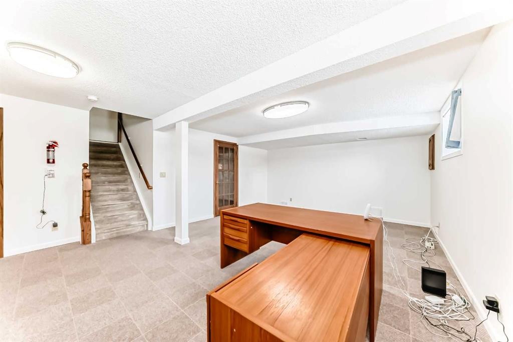 204 Edcath Place Nw, Calgary, AB - Indoor Photo Showing Other Room