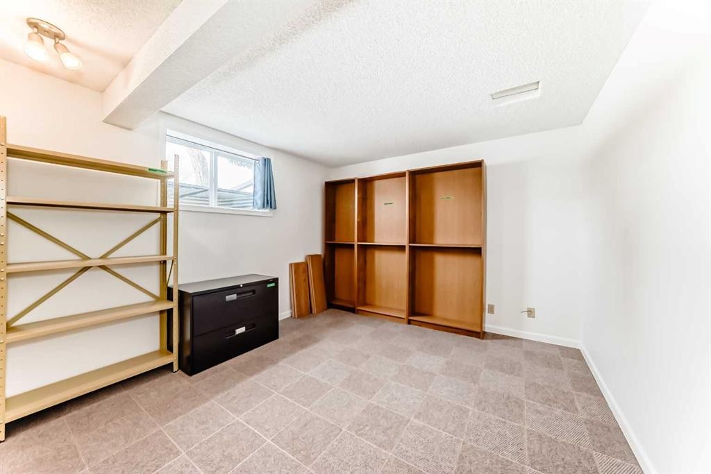 204 Edcath Place Nw, Calgary, AB - Indoor Photo Showing Other Room