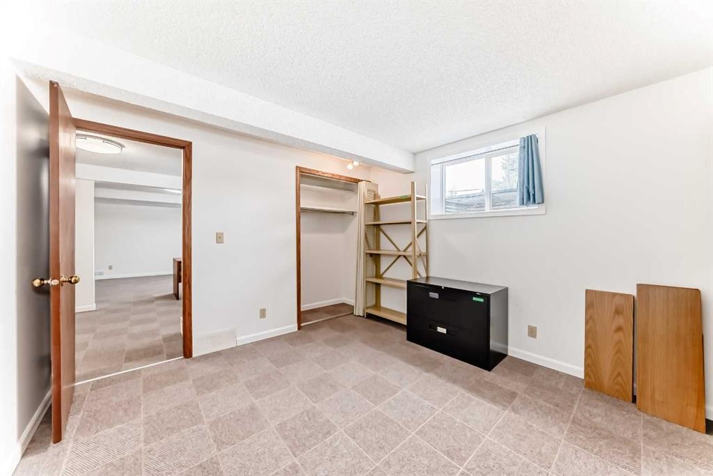 204 Edcath Place Nw, Calgary, AB - Indoor Photo Showing Other Room