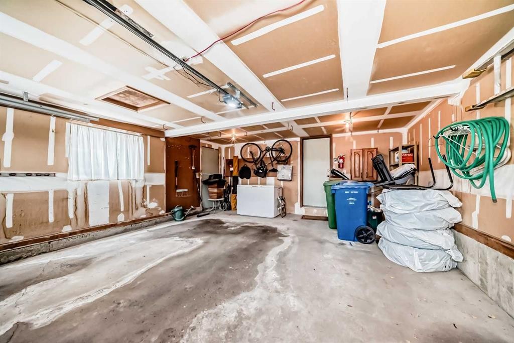 204 Edcath Place Nw, Calgary, AB - Indoor Photo Showing Garage