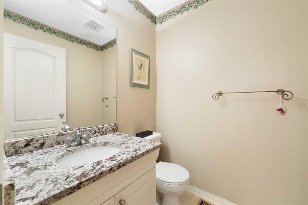 69 Hampstead Gardens Nw, Calgary, AB - Indoor Photo Showing Bathroom
